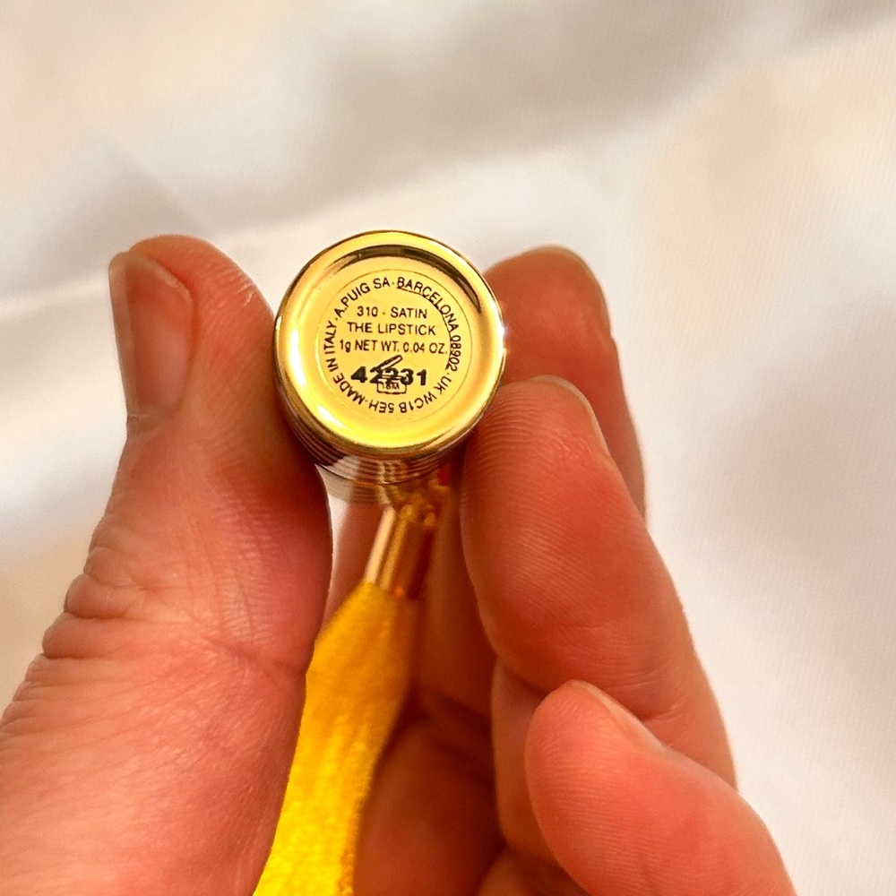 Carolina Herrera mini lipstick with tassels - Picture 4 of 13